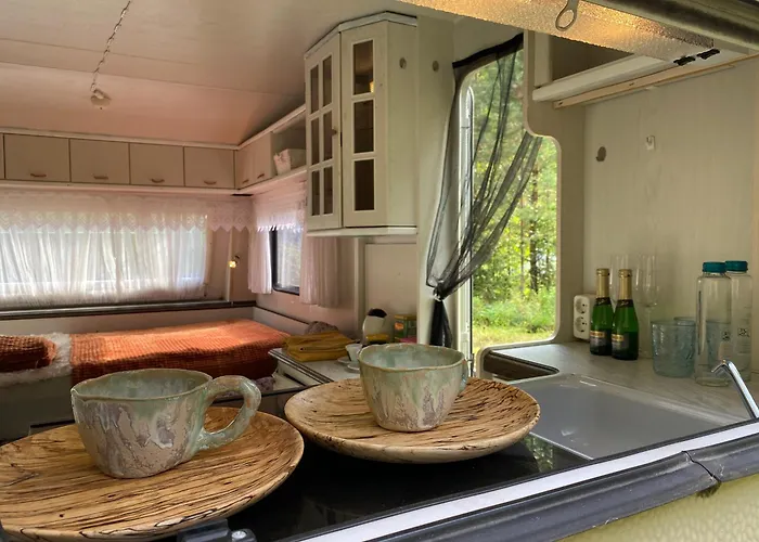 Karula - Lakeside Camper, Treetent, Sups Included! Campsite *